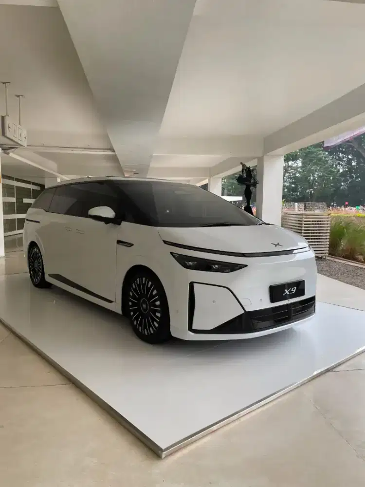 The New XPENG X9 FACELIFT