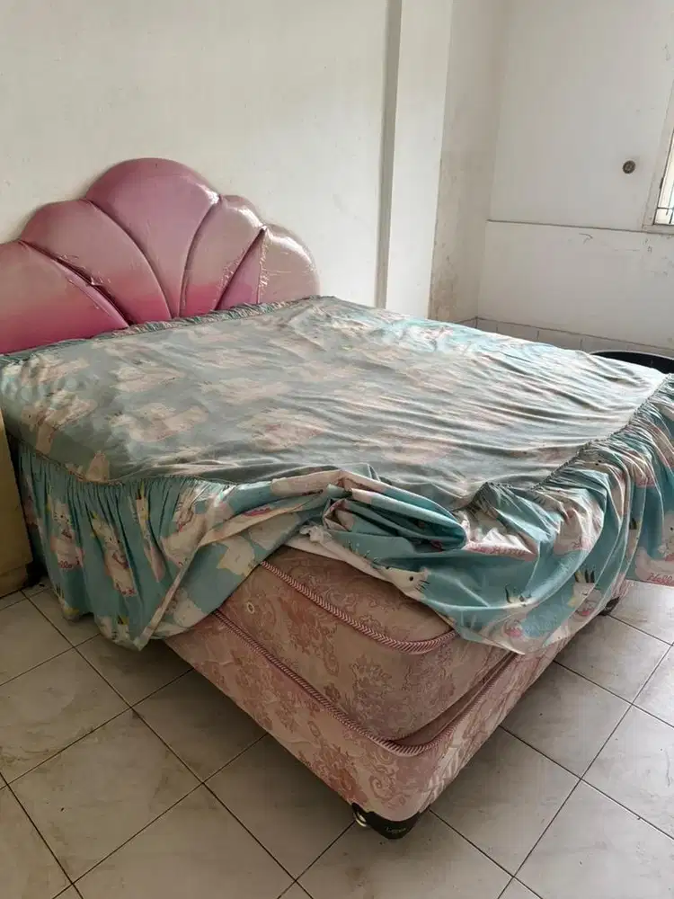 Kasur dan lemari