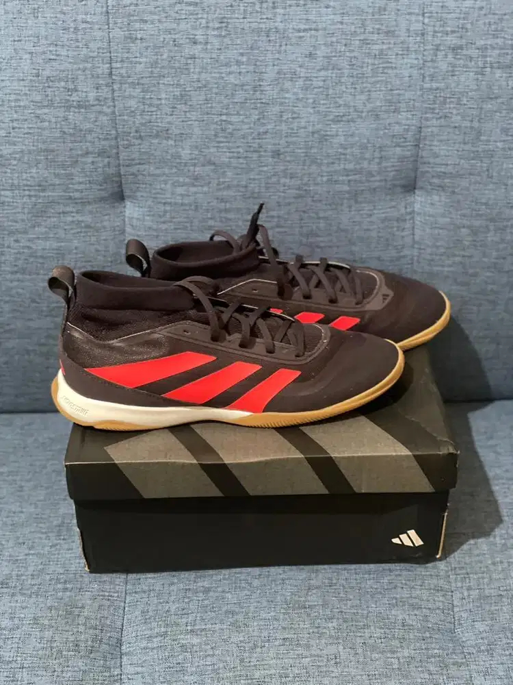Sepatu futsal adidas predator