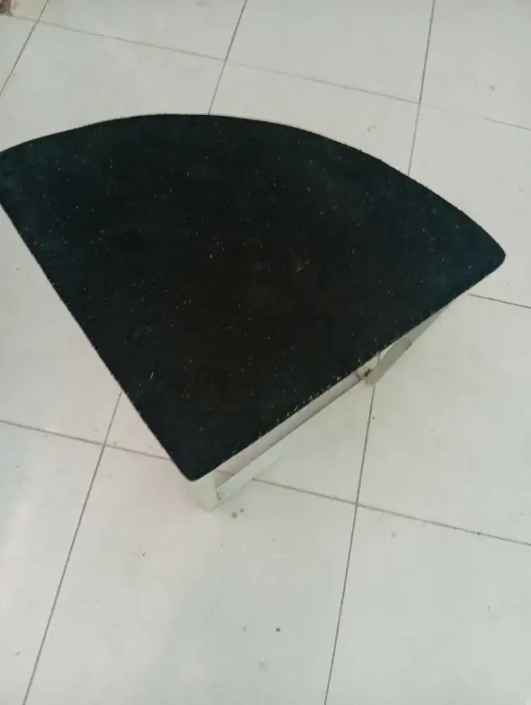 Dijual kursi mini meja makan bisa meja santai bisa kursi santai ada 5