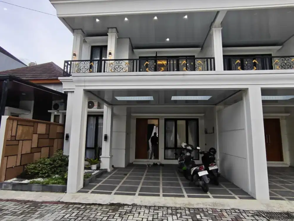 JUAL RUMAH MEWAH AMERIKA KLASIK DI COLOMADU DEKAT KOTA SOLO DAN BANDARA SOLO