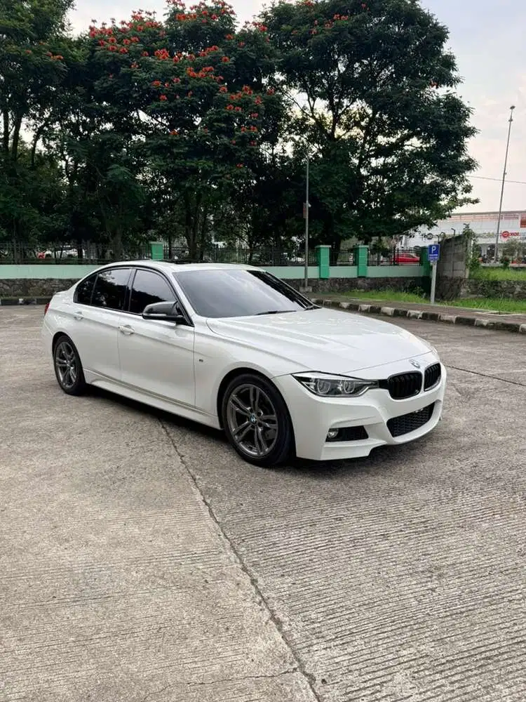 BMW 330i 2016 Bensin