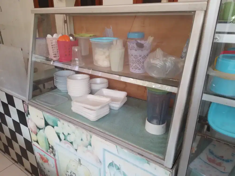 etalase kondisi masih ok