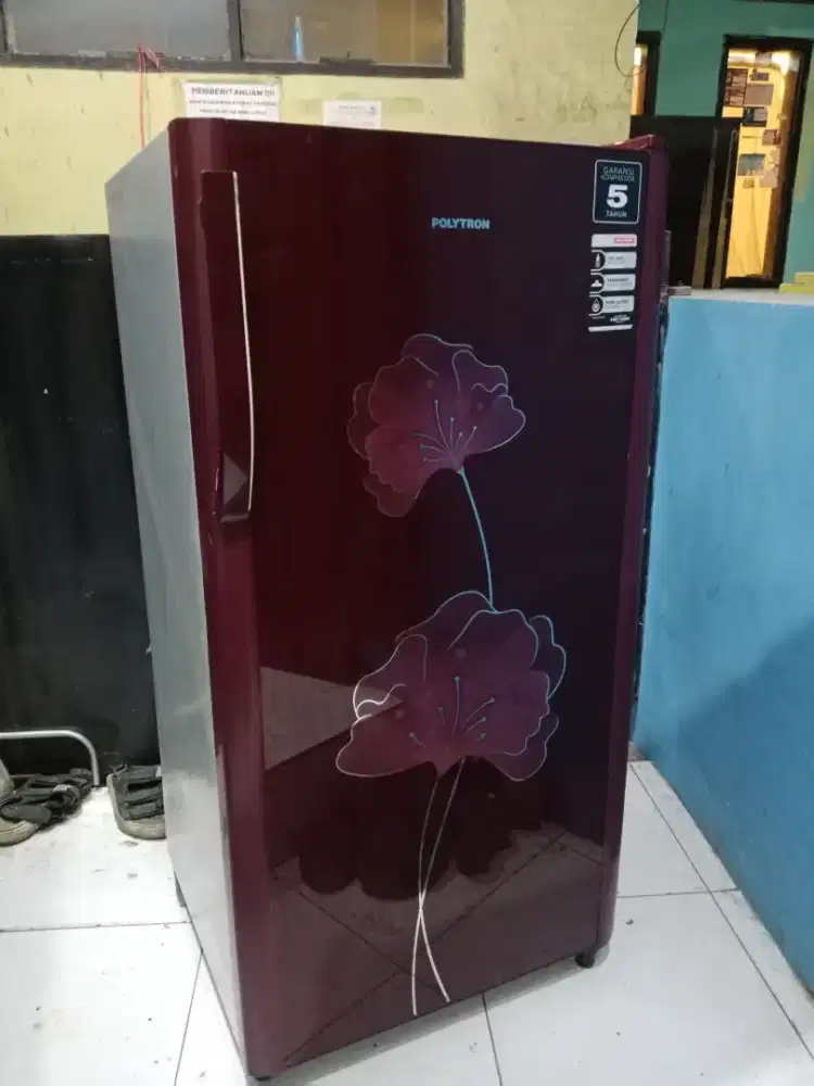KULKAS POLYTRON PR16