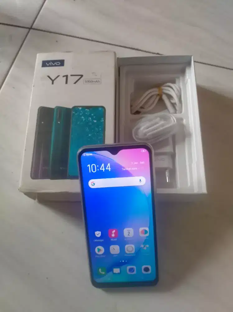 Vivo y17 ram 8/256 fullset+headset nominus 900 nepis