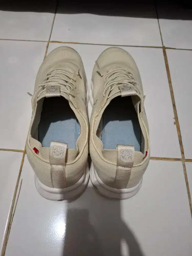 Sepatu On Cloud Loowee Second Mantap