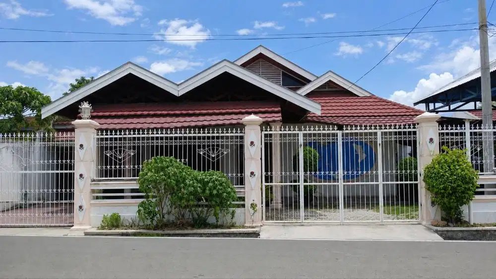 Rumah Mewah 5 Kamar SHM Luas Tanah 670 m² di Kota Palu