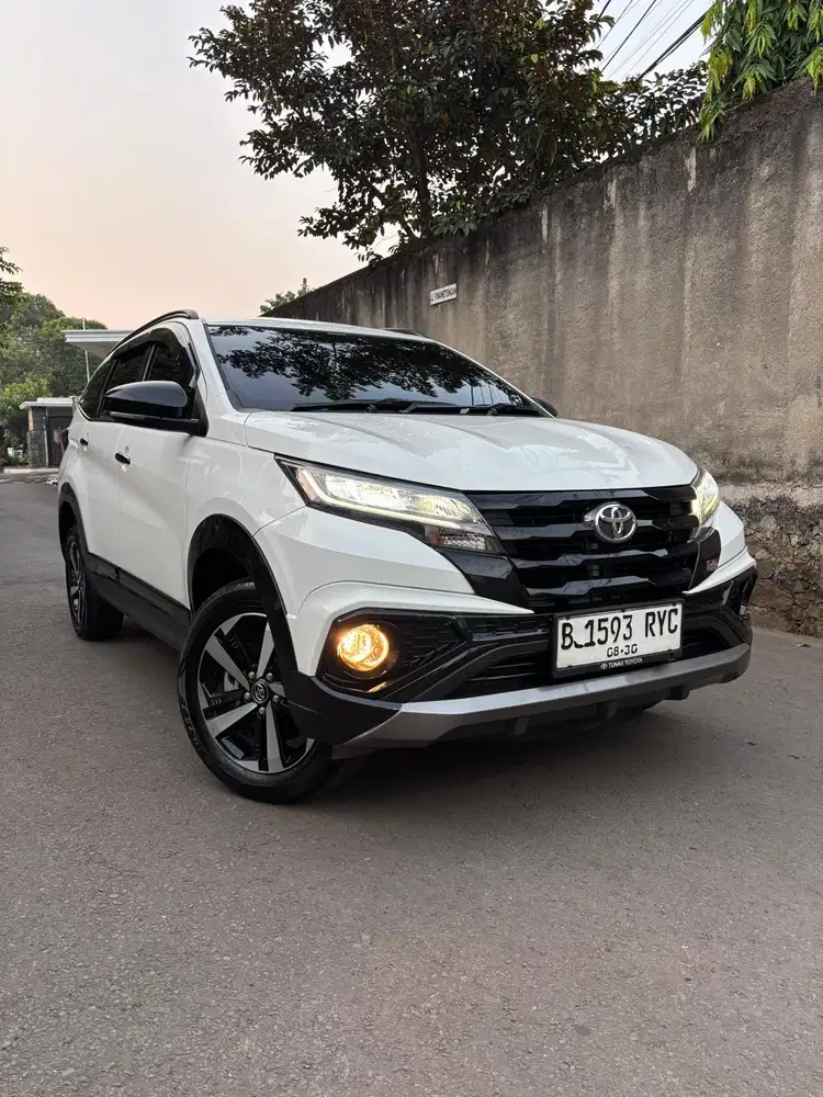 [CASH] Toyota Rush Gr At 2025 Pribadi Rawatan Bergaransi