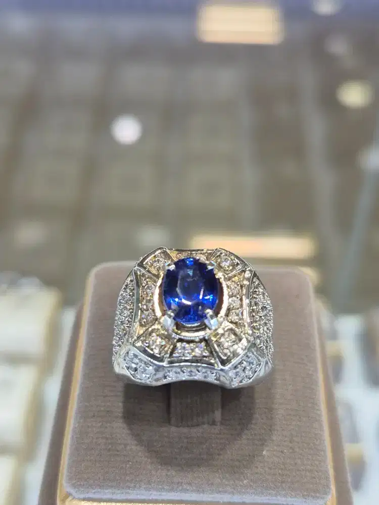 Royal blue saphire