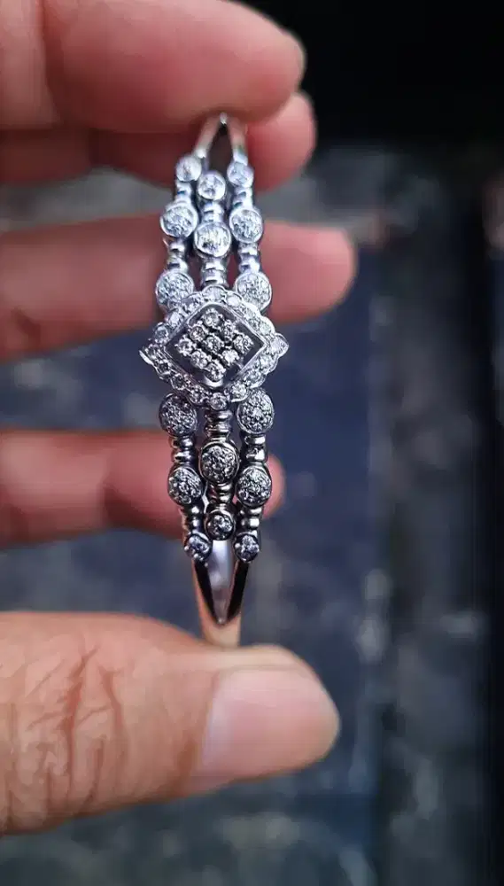 Gelang Emas Berlian Patah Natural Diamond Estimasi 1 Ct Berat 18,20 Gr