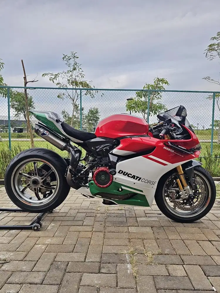 DUCATI PANIGALE TRICOLORE V2 V4 S1000 H2 R1