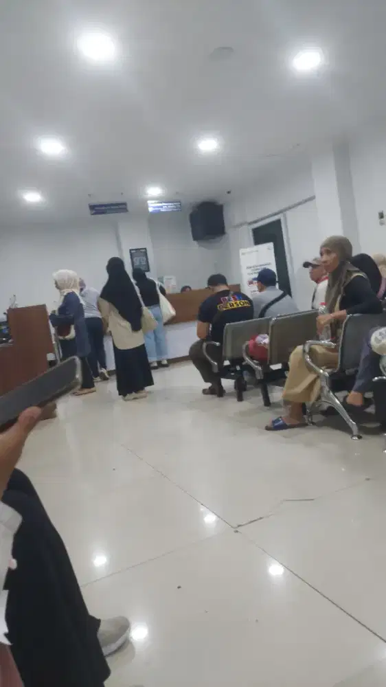 Antar jemput anak sekolah atau momong anak