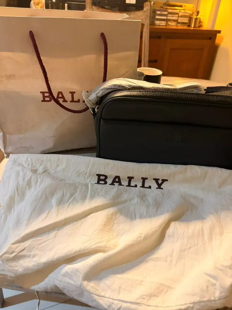 Bally pouch leather original