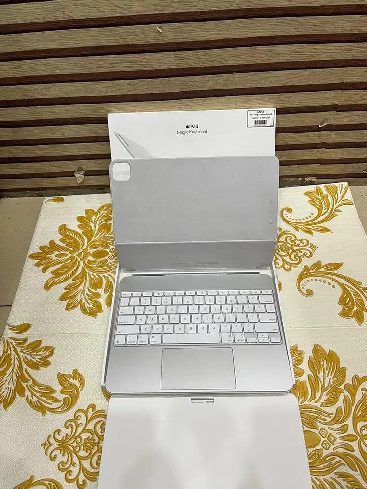 Apple Magic Keyboard 13 inch M4 M5 Second BNOB Like New