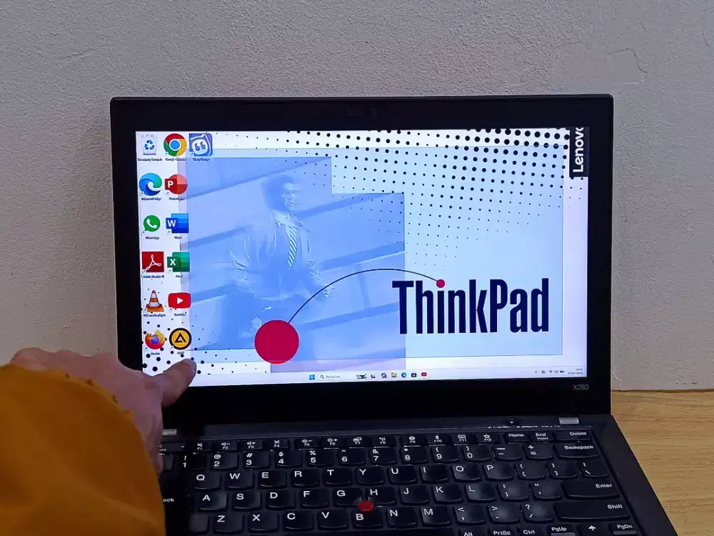 Thinkpad X280 (touchscreen) i5 gen 7 RAM 8GB SSD 256GB
