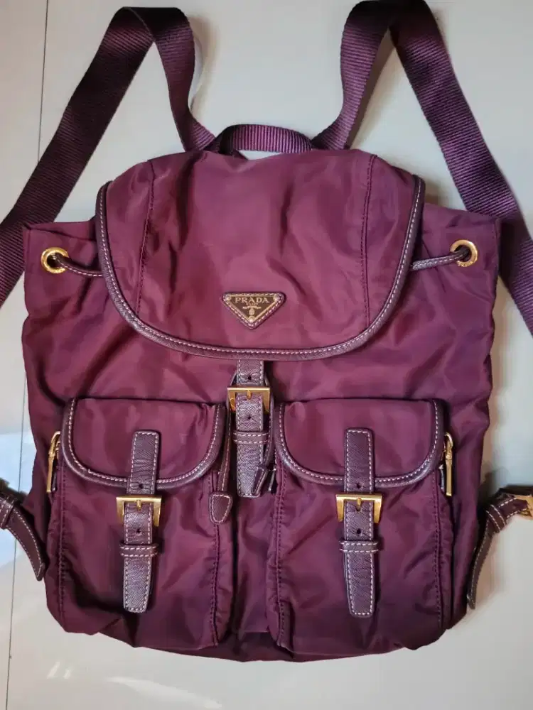 Prada ransel nylon cantik ori preloved size medium harga net pas