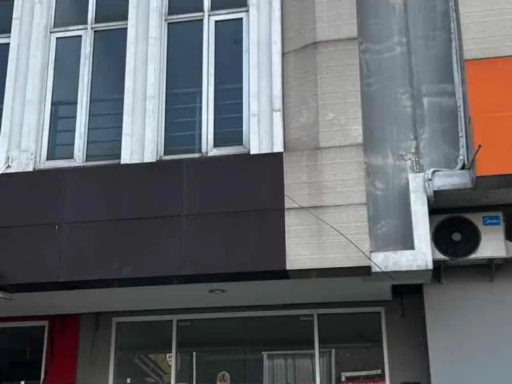 Disewakan Ruko Tiga Lantai Lokasi Strategis Kota Wisata Cibubur