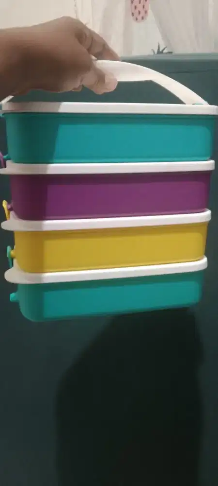 Bundle tupperware