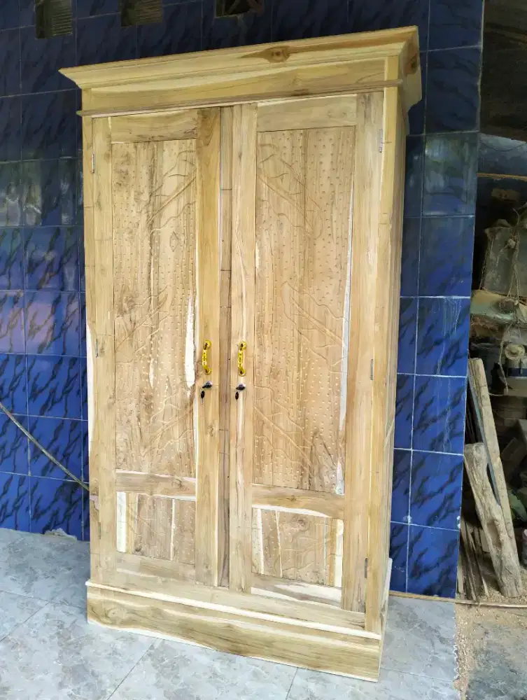 Lemari dua pintu jati