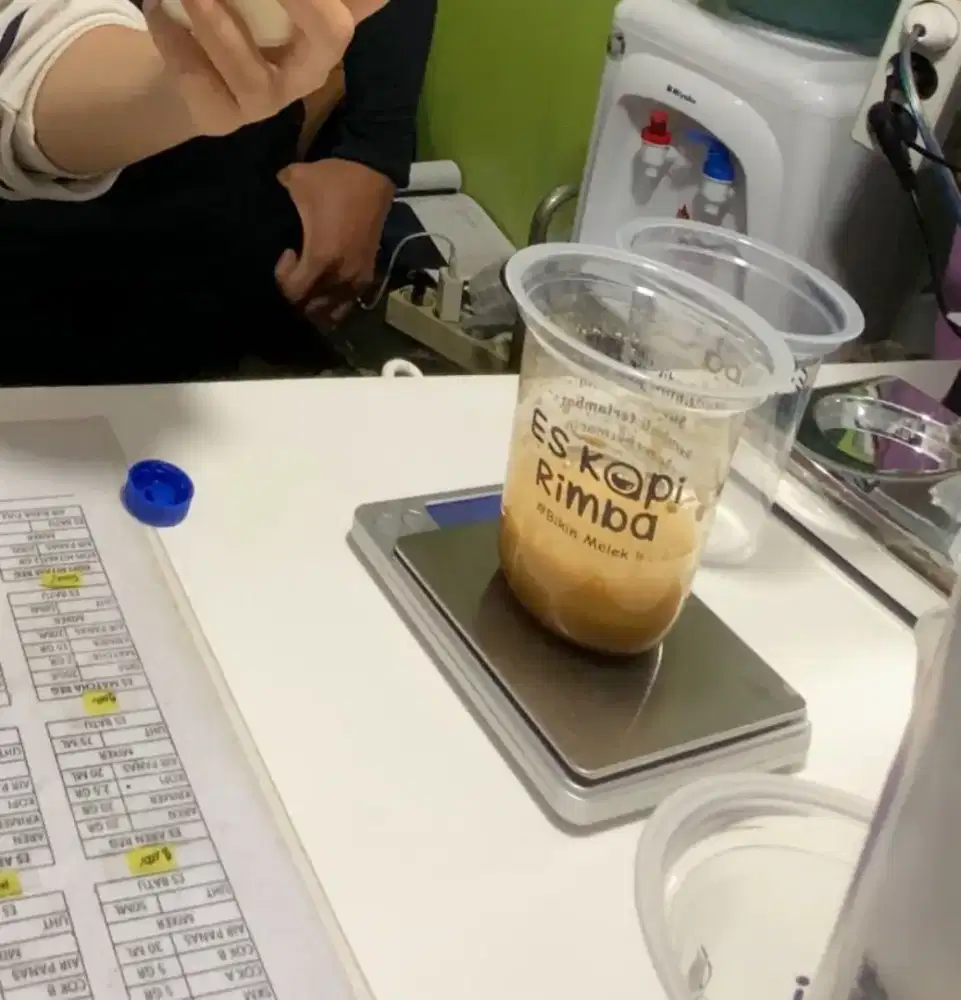 PENJAGA STAND ES KOPI RIMBA