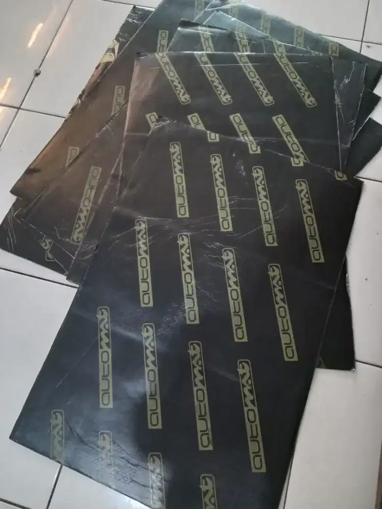 Peredam suara mobil