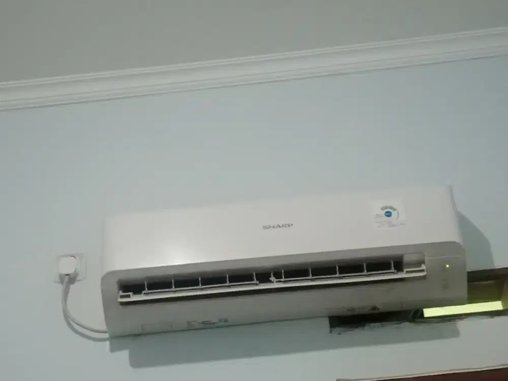 AC Sharp 1/2pk belum setahun
