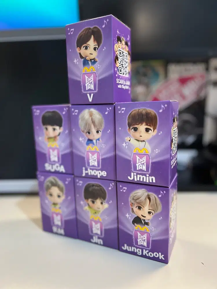 1 Set Tiny Tan BTS McD ( Box Ungu )