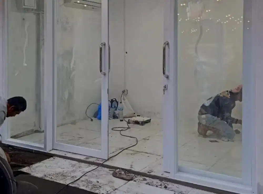 Pasang Pintu Kusen Jendela Aluminium Untuk Gedung Rumah Kantor Toko