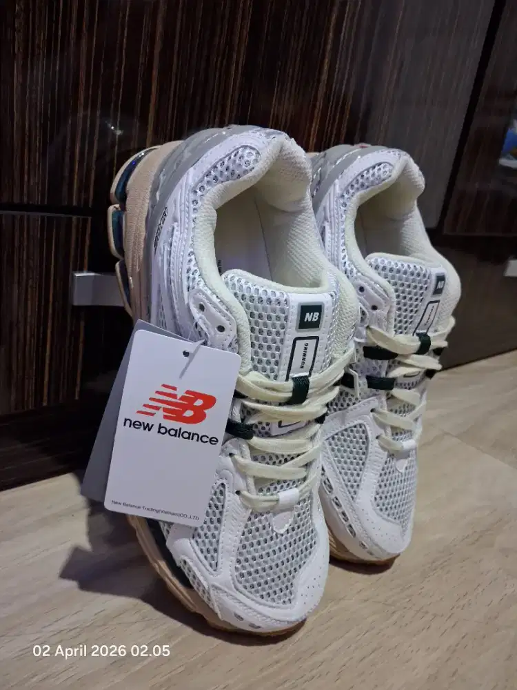Sale...NB 1906R White Green
Size 45, 42, 38 & 37½