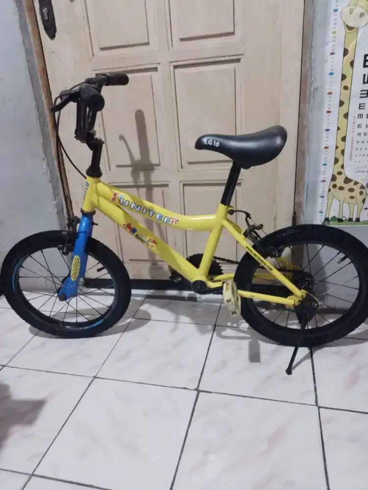Sepeda BMX united 16