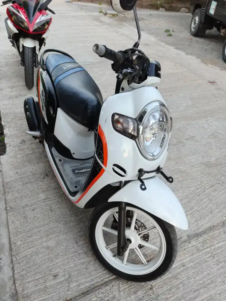 Scoopy ban donat THN 2020 plat B Jakarta
