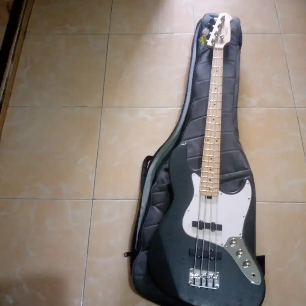 Bass HEX B100 Jazz Bass