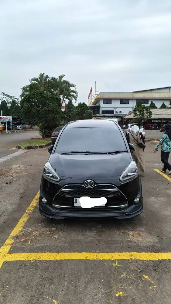TOYOTA SIENTA Q 2019
