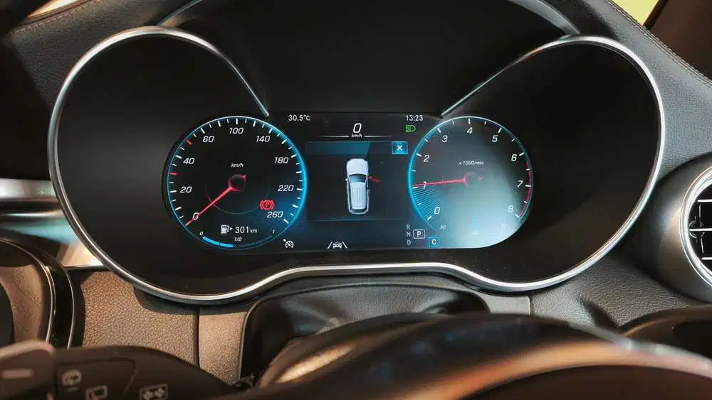 Mercedes-Benz GLC200 2021 Bensin