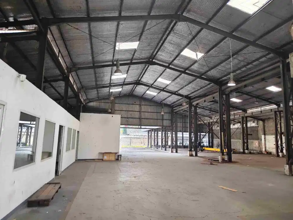 disewakan gudang LB 2100 meter deltasilikon cikarang