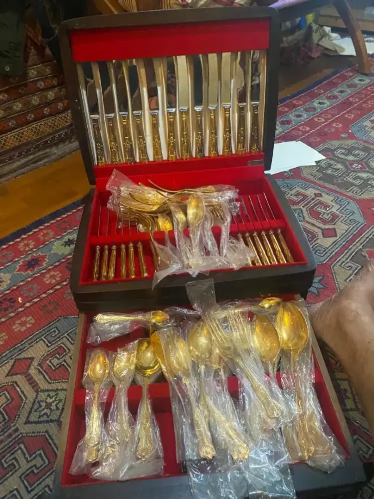 Jual koleksi antik sendok garpu pisau lapis emas