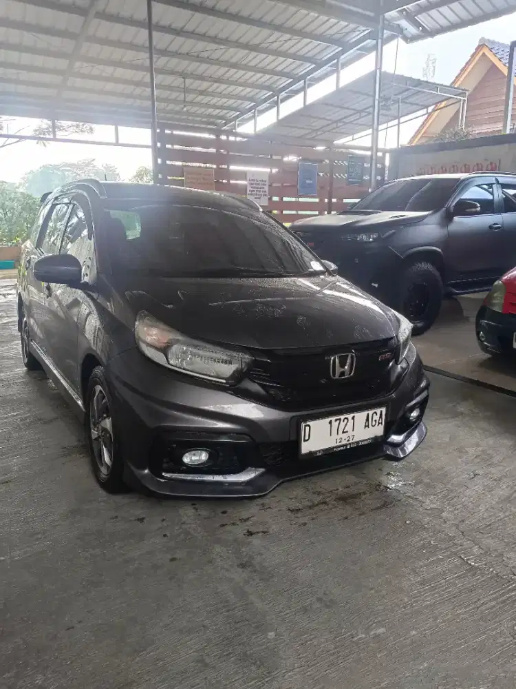Bismillah numpang jual mobilio RS CVT. 2017 abu. NO. D