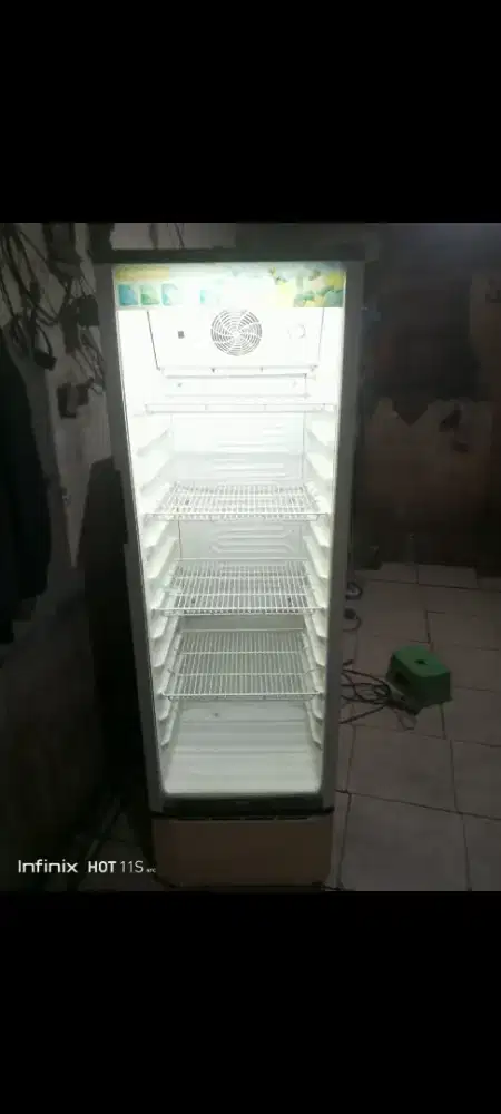 Jual bu kulkas pendingin minuman ukuran tinggi 170 cm POLYTRON