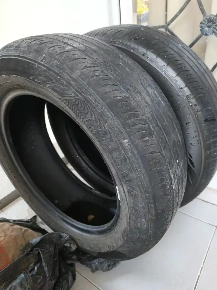 Sepasang Ban Bekas Dunlop Enasave 215/60 R17 Layak Pakai