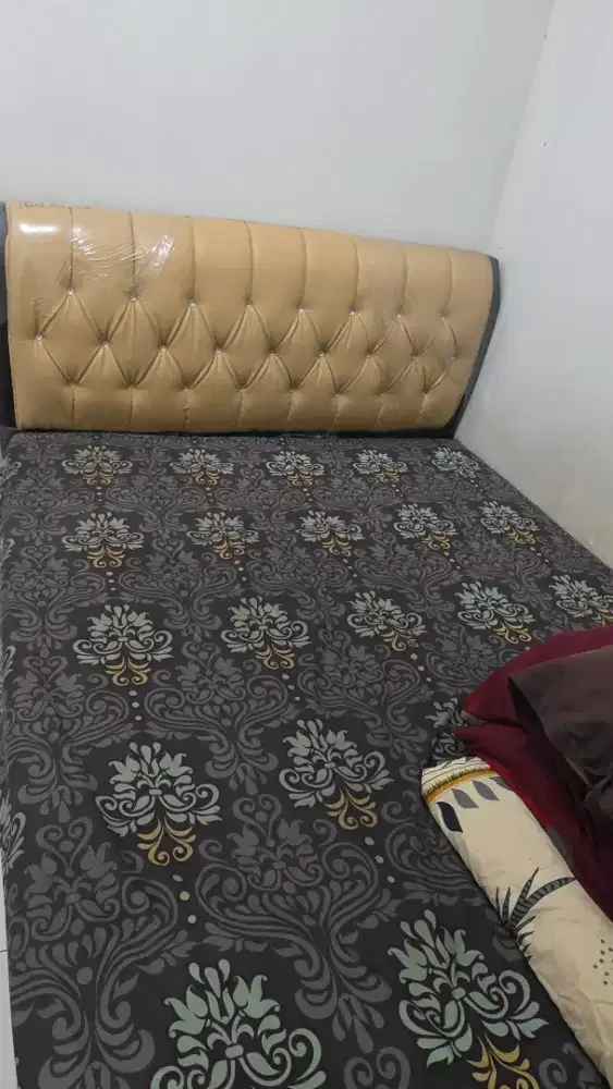 Dijual Kasur + Dipan Masih bagus
