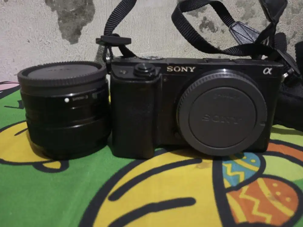 Forsale kamera sony alpha a 6400 + lensa fix sony 35mm