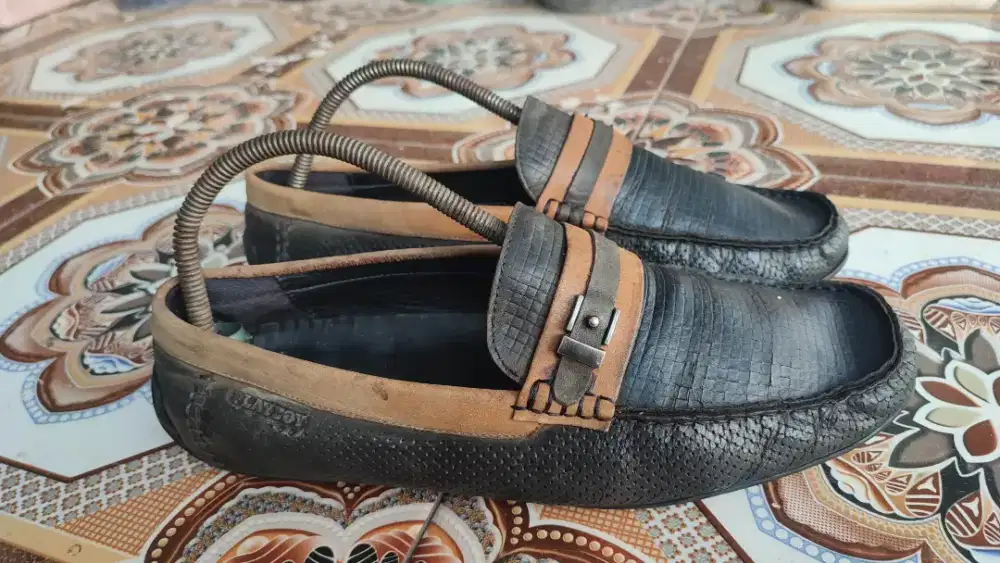 Sepatu second playboy 42