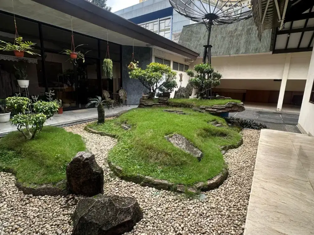 Diksewakan Rumah Luas 4 Kamar Tidur, Dekat Kampus Maranatha, PAsteur Bandung