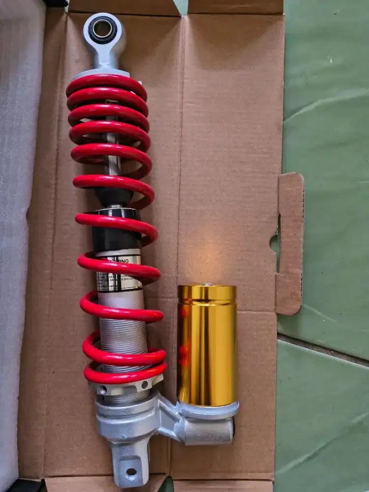 Shock belakang Vario warna merah ukuran 330