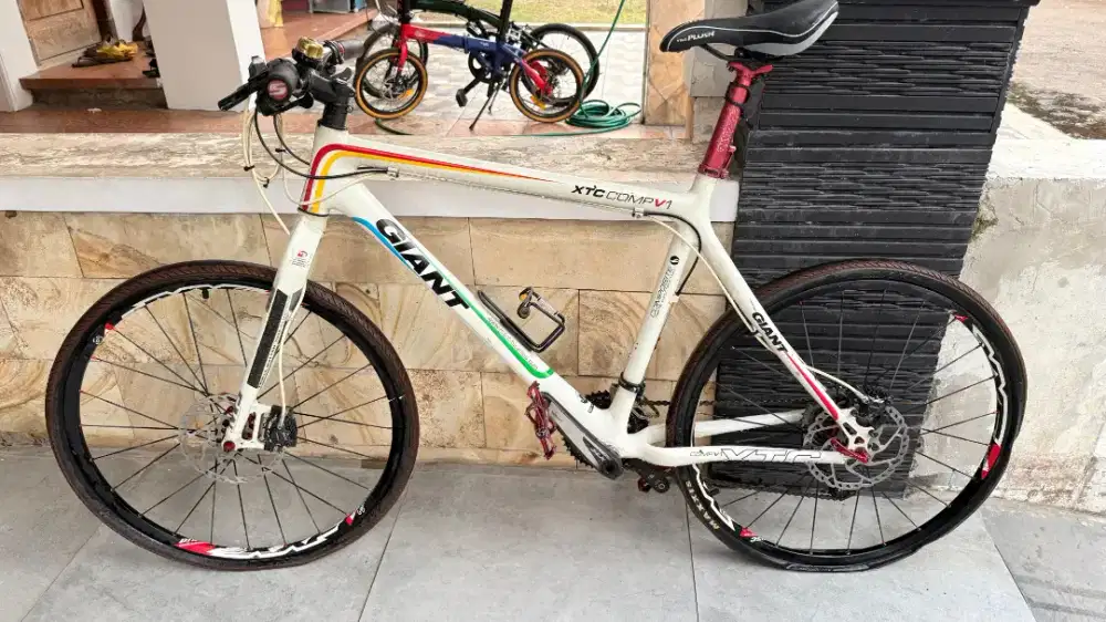 Sepeda Gunung Giant XTC Composite V1