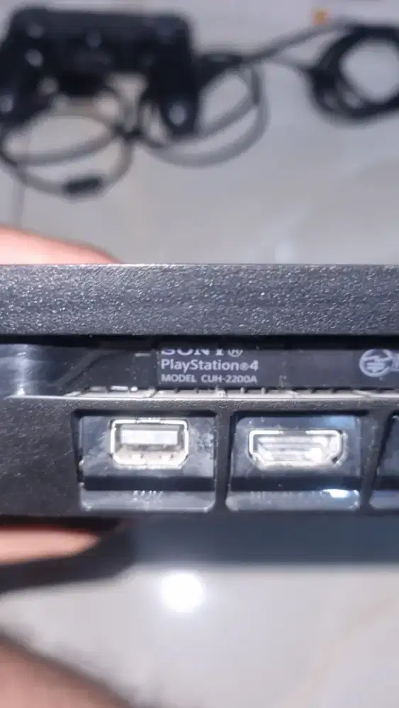 PS 4 Slim seri 22