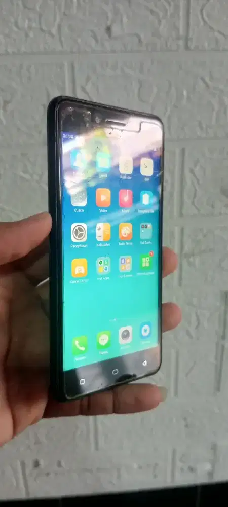 Oppo a37f orian semua minus retak aja namun sentuhan normal jaya