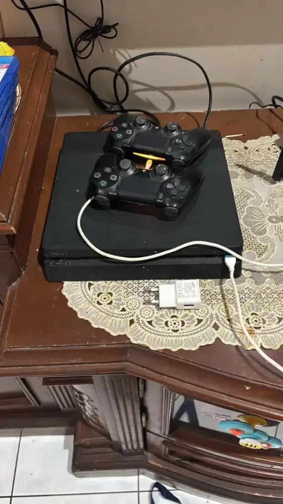 PS 4 PLUS 2 STIK BAGUS + KASET