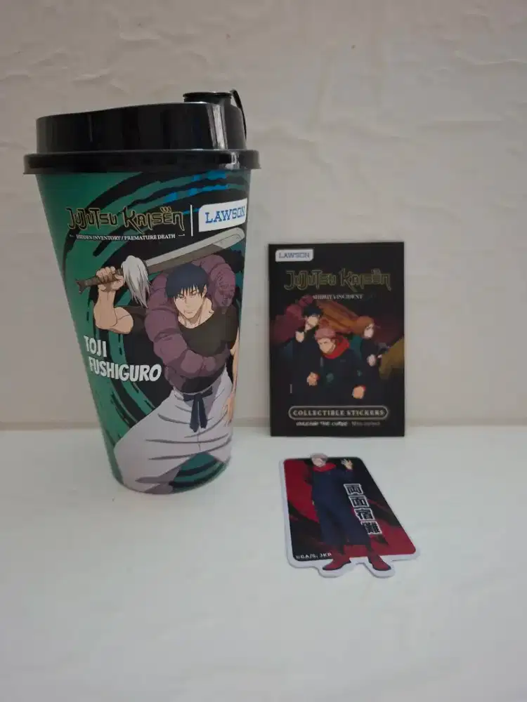 LIMITED EDITION: Tumbler Jujutsu Kaisen Lawson plus Sticker