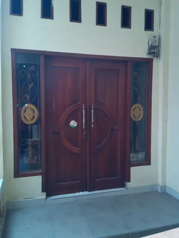 Kontrakan rumah 2 lantai murah